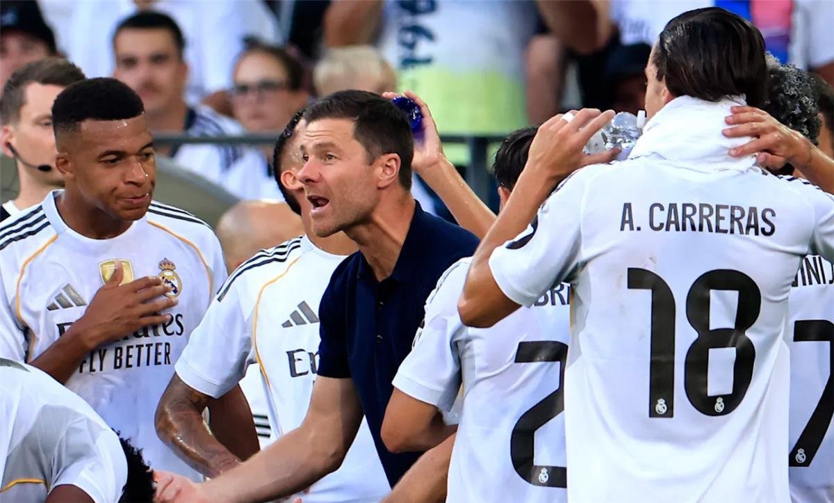 Halyeey ka tirsan Real Madrid ayaa difaacay tababaraha kooxda, Xabi Alonso