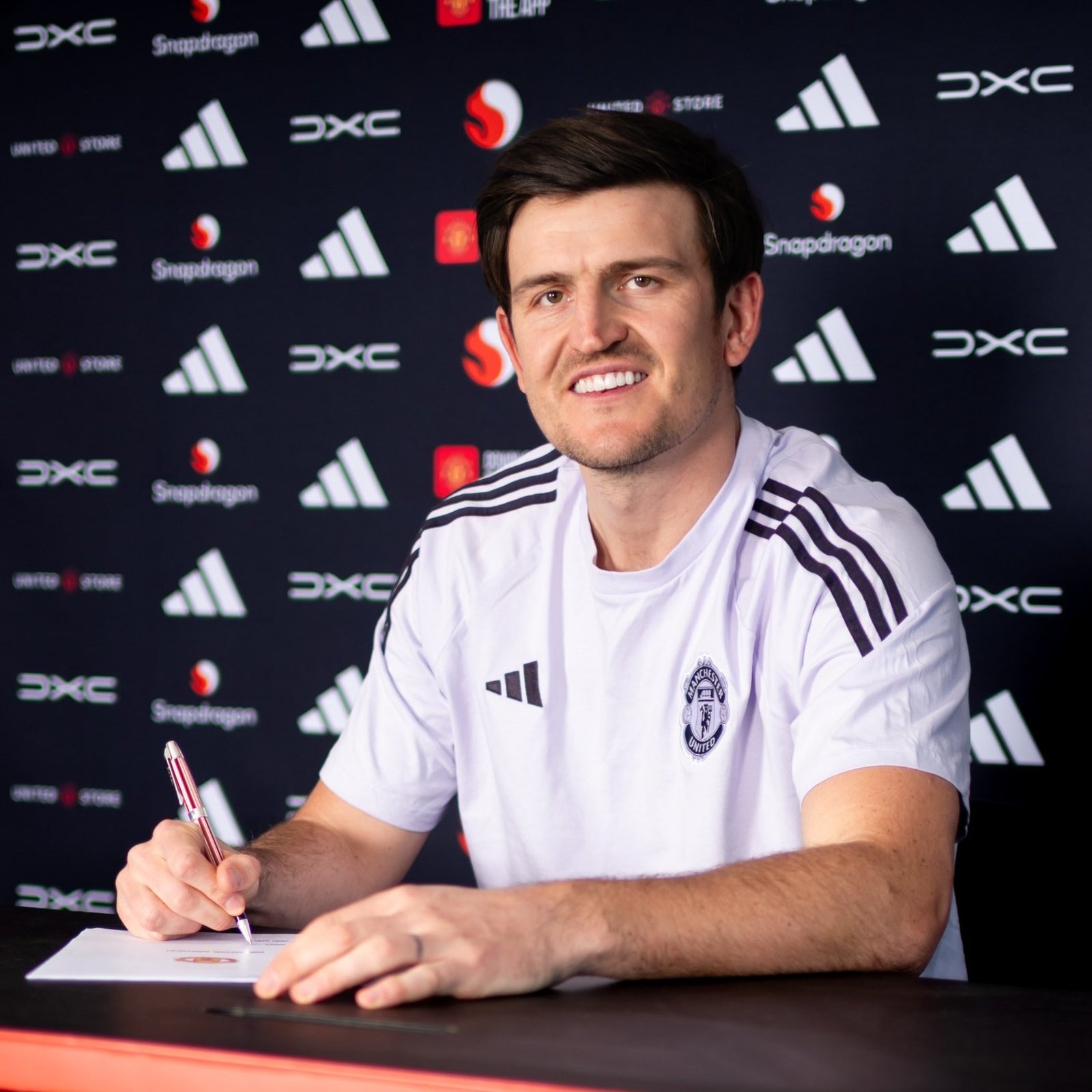🚨BREAKING: Harry Maguire ayaa Heshiis cusub u saxiixay kooxda Manchester United